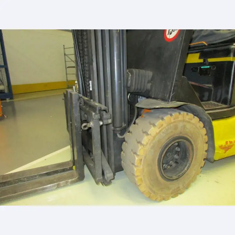 Nowe i używane części zamienne i maszyny (1 500 części łożyskowych: hydraulika, robotyka, pneumatyka i automatyka)-5